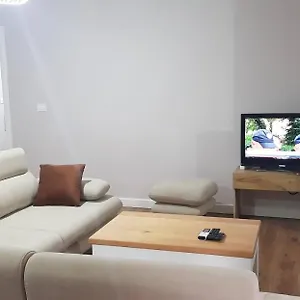 Apartamento Ersa's Lovely Flat-2 Bedroom, Tirana